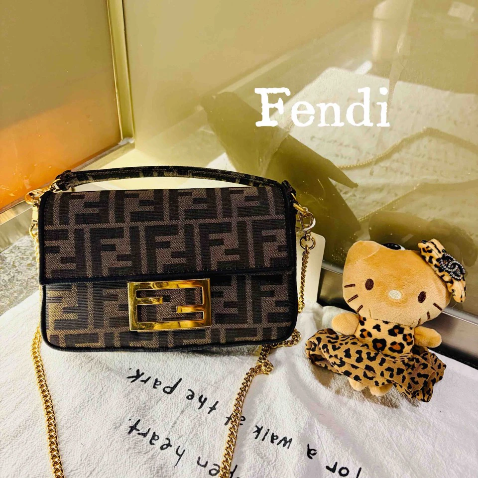 95新 FENDI/芬迪 法棍老花小号/4095