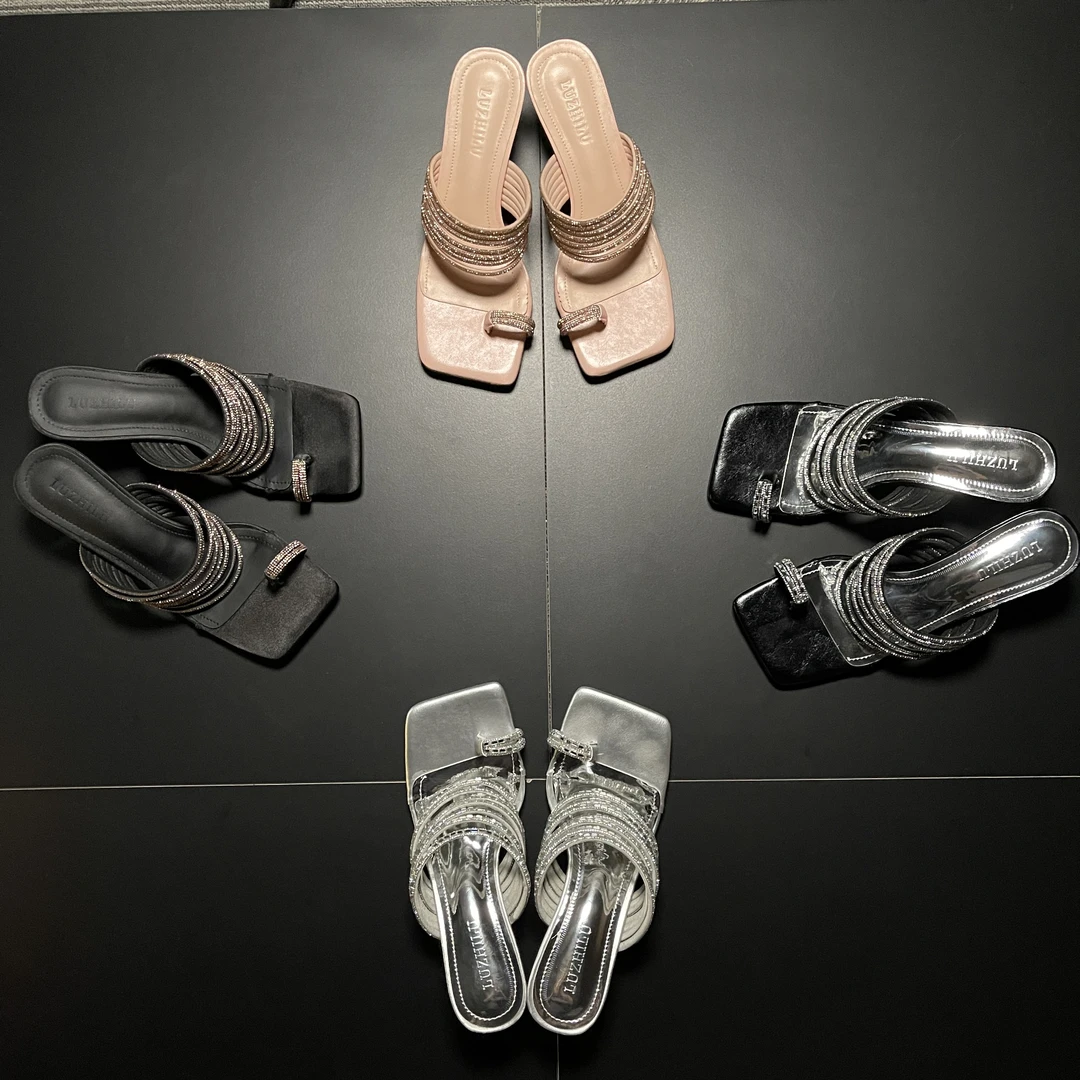 青一女鞋2025夏季新款法式高级感气质钻带套趾一字拖高跟细带凉拖