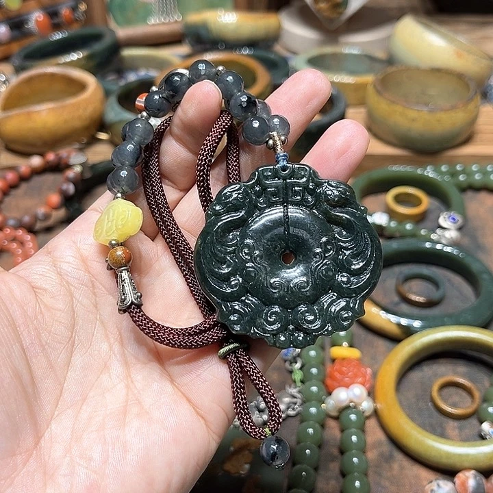 和田玉吊坠未镶嵌