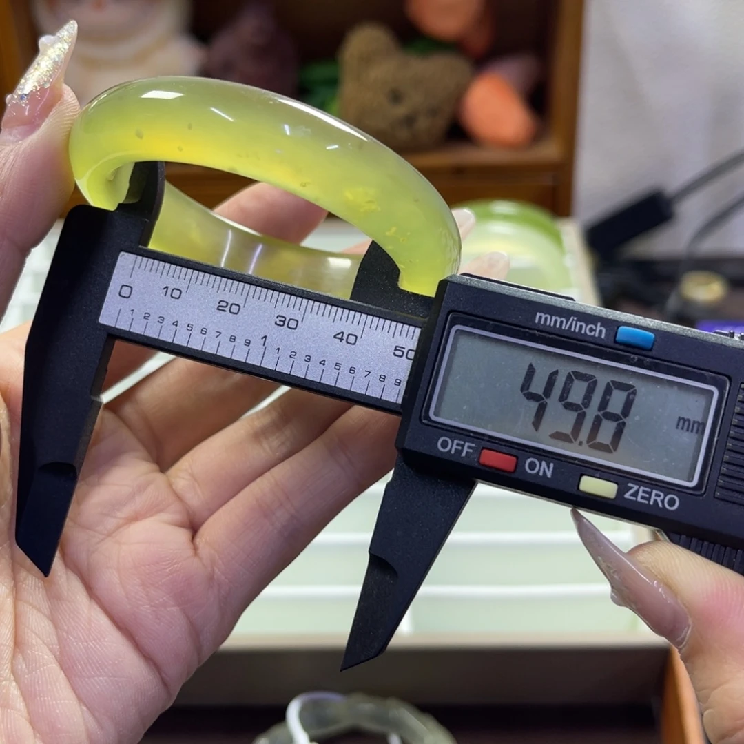 蛇纹石玉未镶嵌手镯205