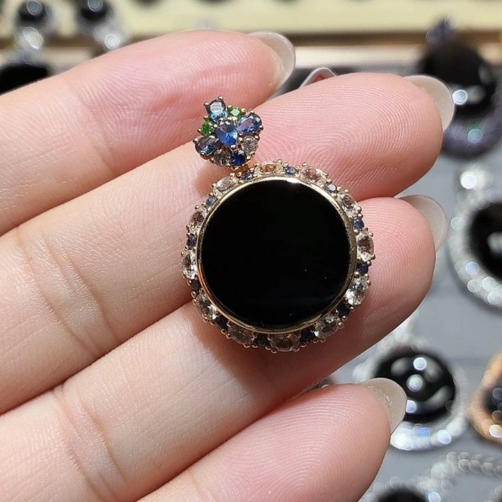 翡翠18K金镶嵌颈饰