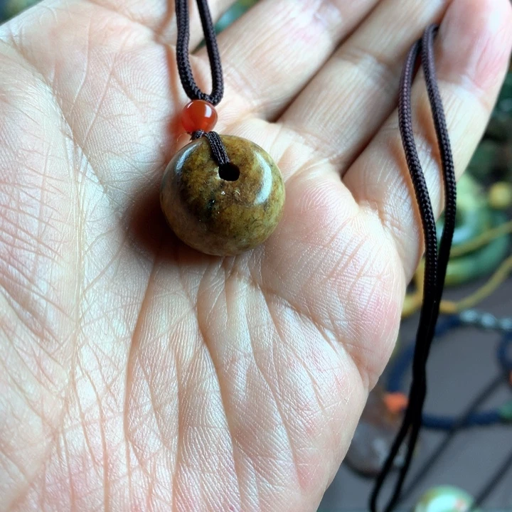 吊坠(赠链)未镶嵌岫岩河磨玉（透闪石质玉）