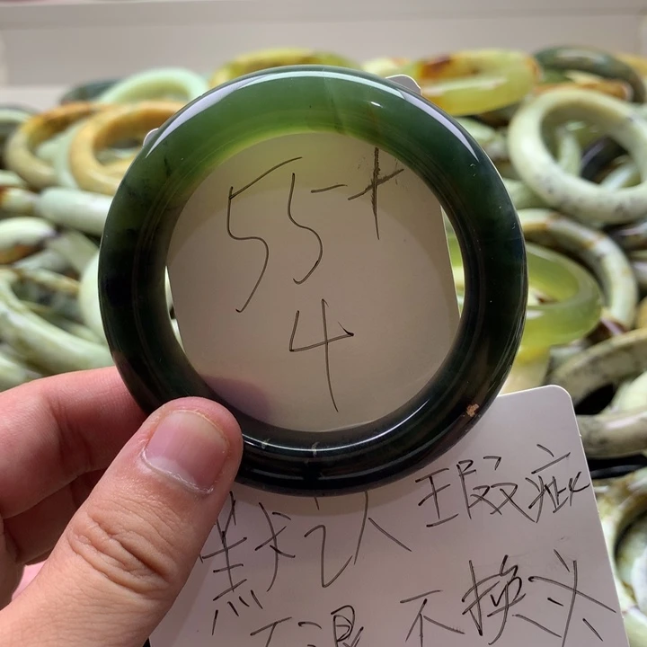 蛇纹石玉未镶嵌手镯