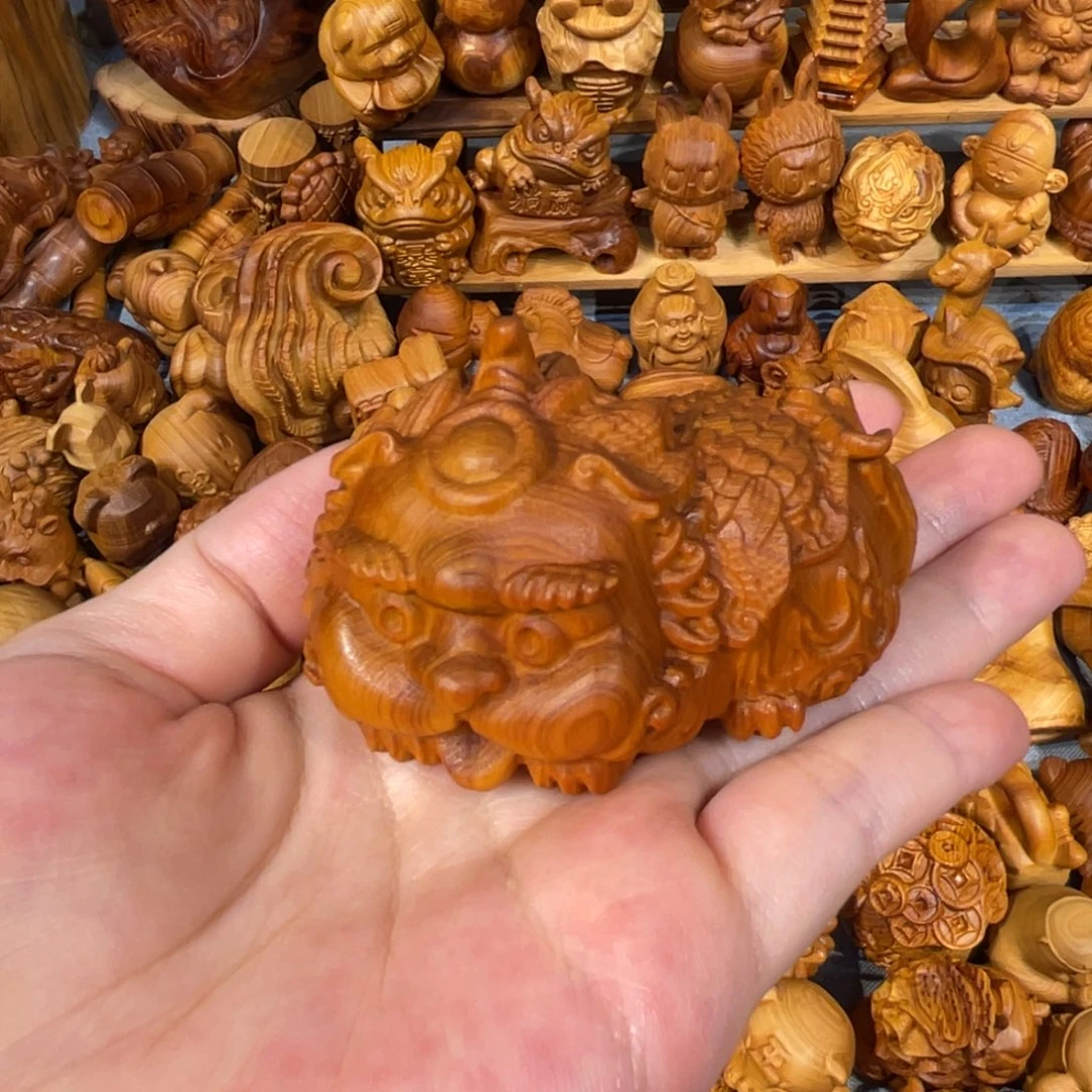 天**宝崖柏手把件貔貅手把件