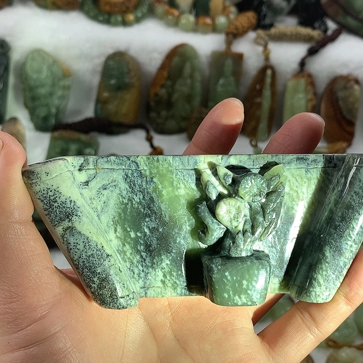 岫岩河磨玉（透闪石质玉）未镶嵌把件