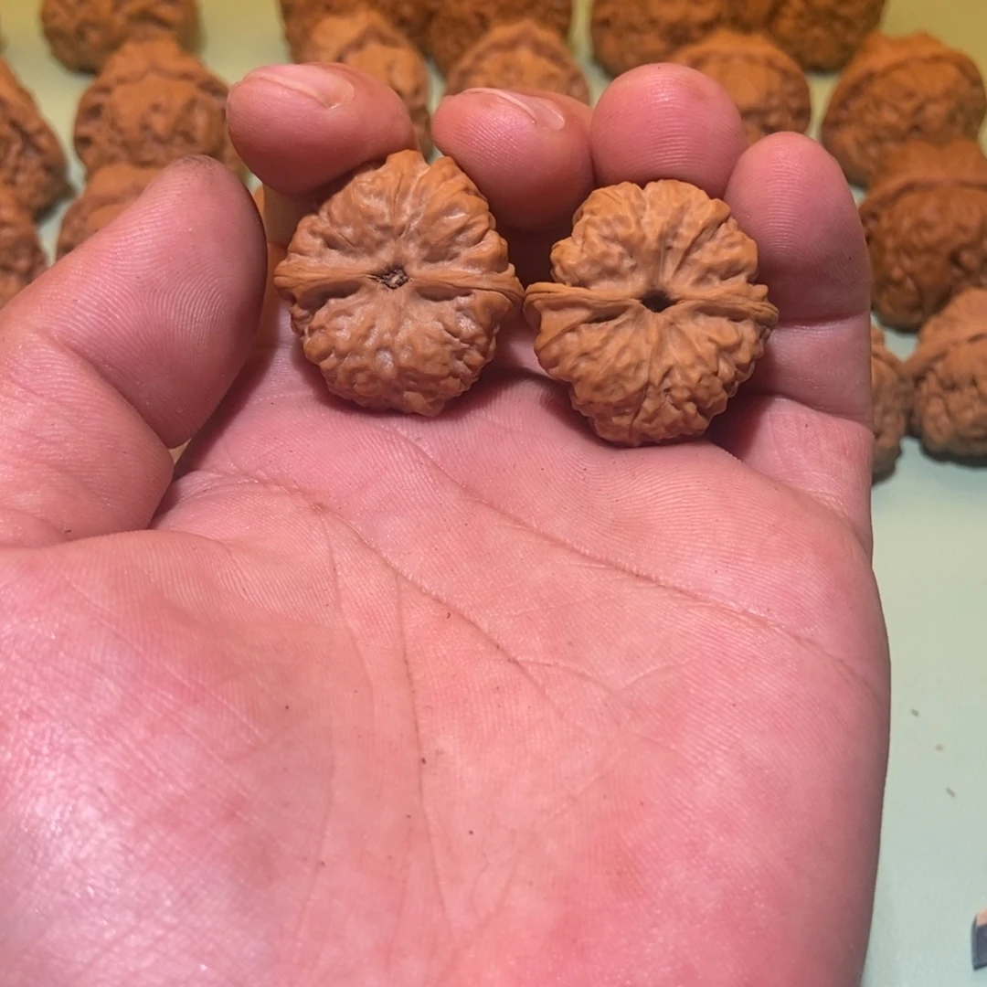 文玩核桃吊坠肉****?蛤蟆头30一对