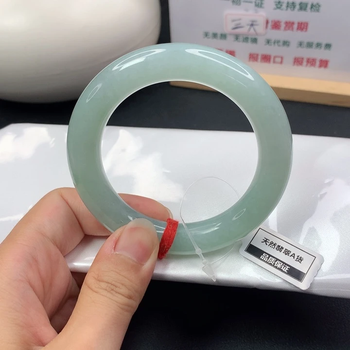 翡翠手镯（圆镯）未镶嵌5556