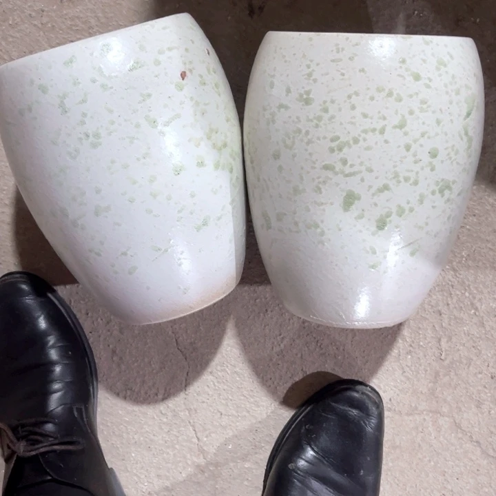 紫砂花盆口径14高度21两只小瑕疵