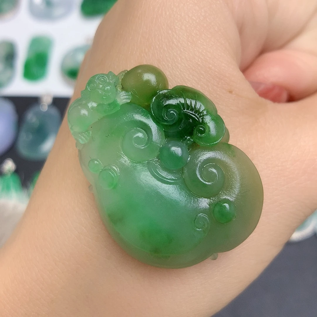 定制翡翠未镶嵌如意