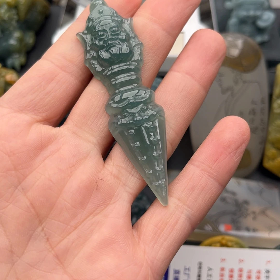 翡翠未镶嵌颈饰降魔杵