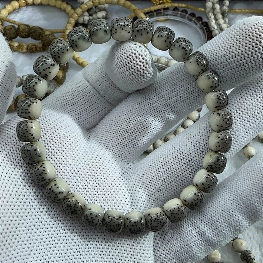 星月菩提吊坠卡8满绿背河豚