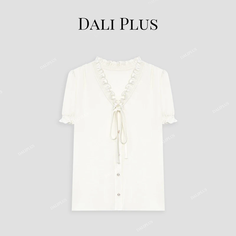 DALI PLUS高克重醋酸 白色V领打揽木耳花边系带短袖衬衫-D4SZ0066