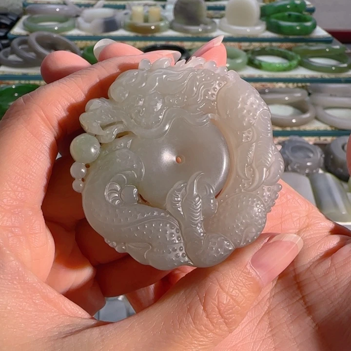 颈饰未镶嵌和田玉龙牌