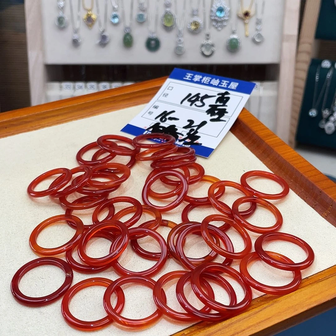 玛瑙/玉髓未镶嵌颈饰多样性，发一件