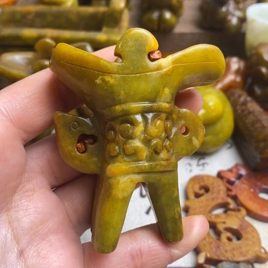 泰***哥蛇纹石玉未镶嵌颈饰