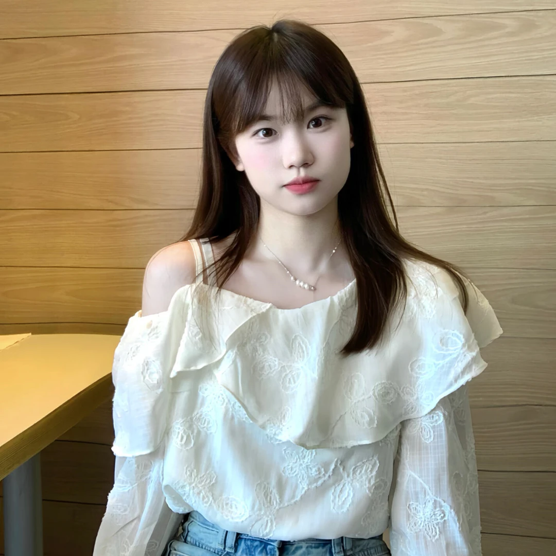 法式白色荷叶边露肩长袖衬衫女秋2026新款设计感小众气质短款上衣