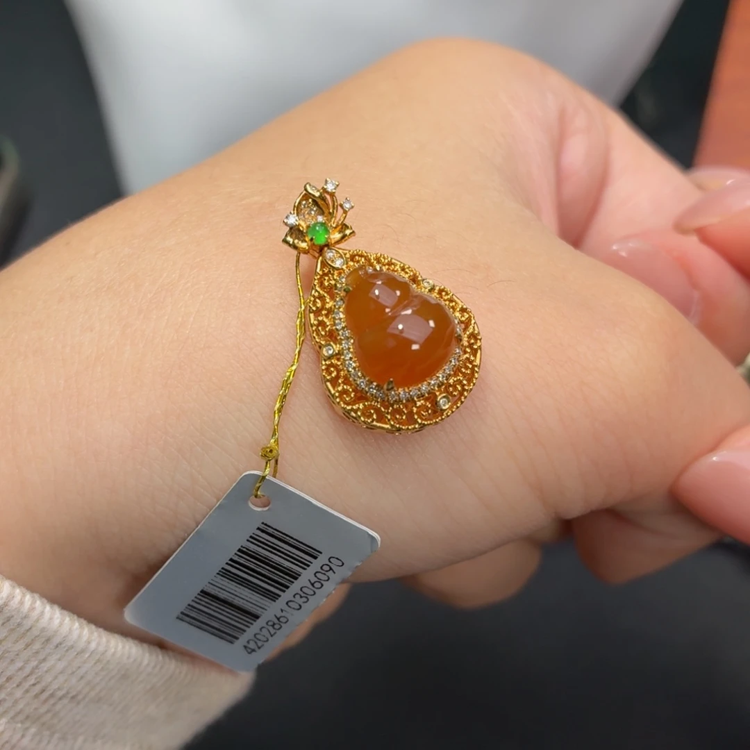 翡翠18K金镶嵌颈饰