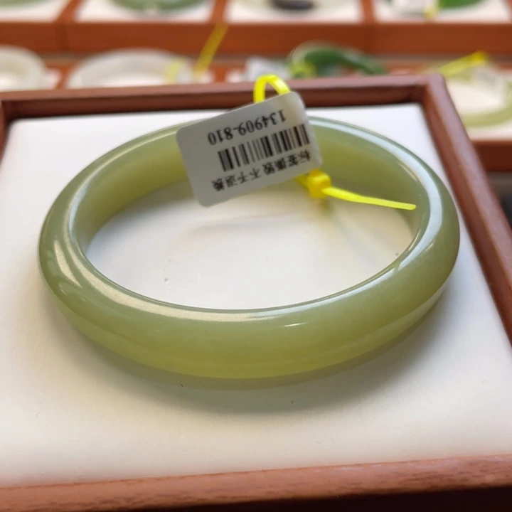 【闪购商品】未镶嵌手镯（贵妃镯）和田玉?****Ꮤ