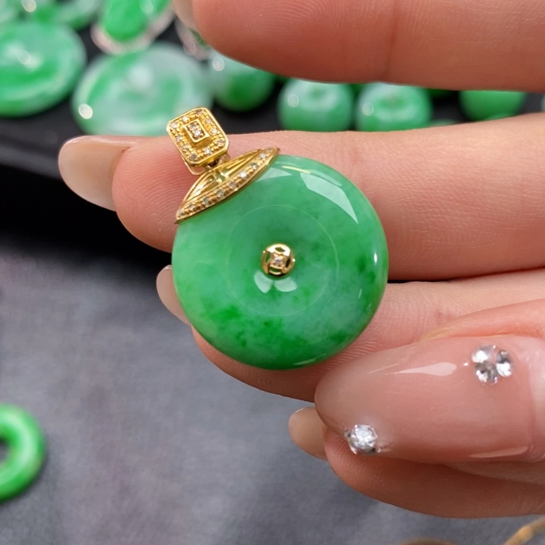 翡翠颈饰18K金镶嵌翡翠