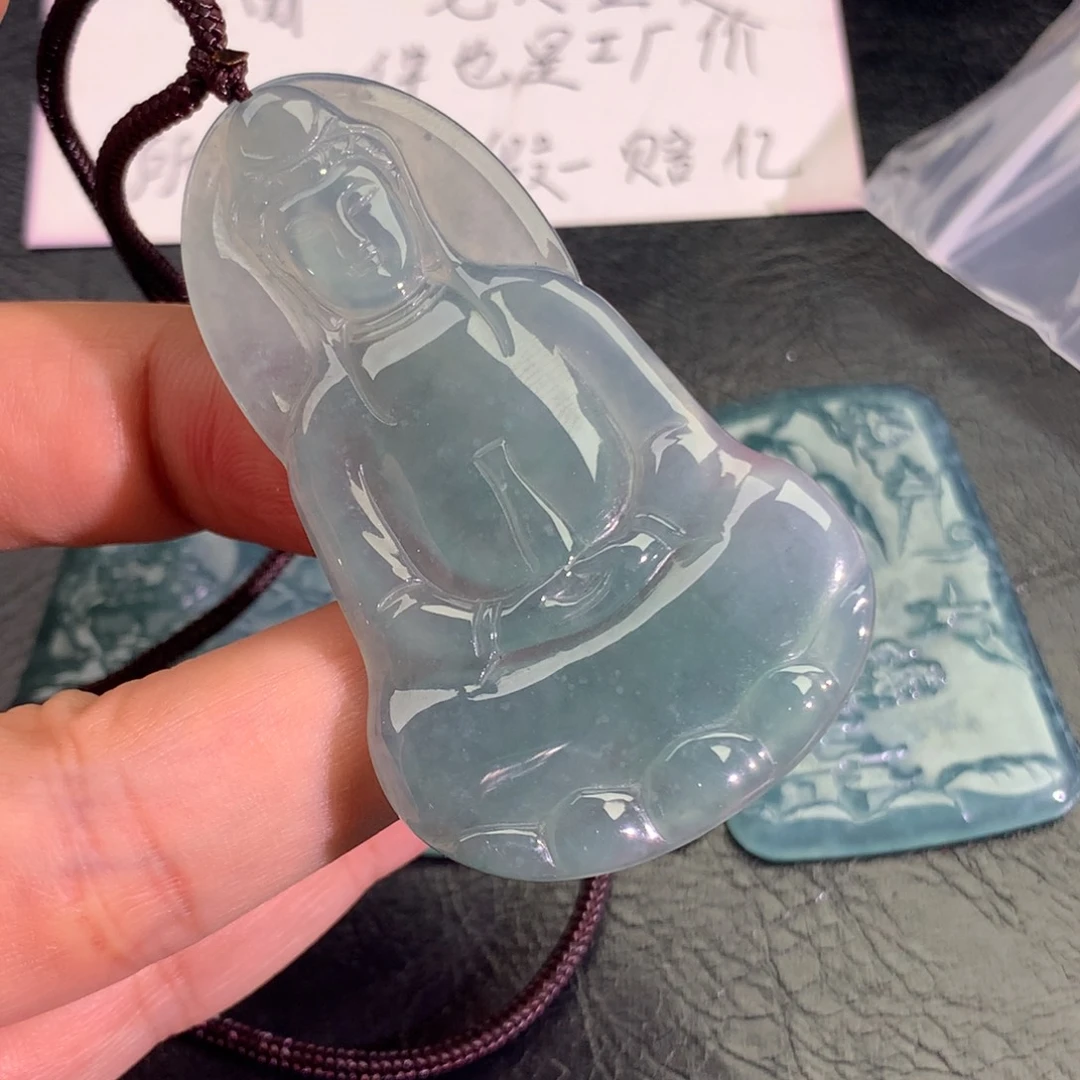 翡翠颈饰未镶嵌素衣观音