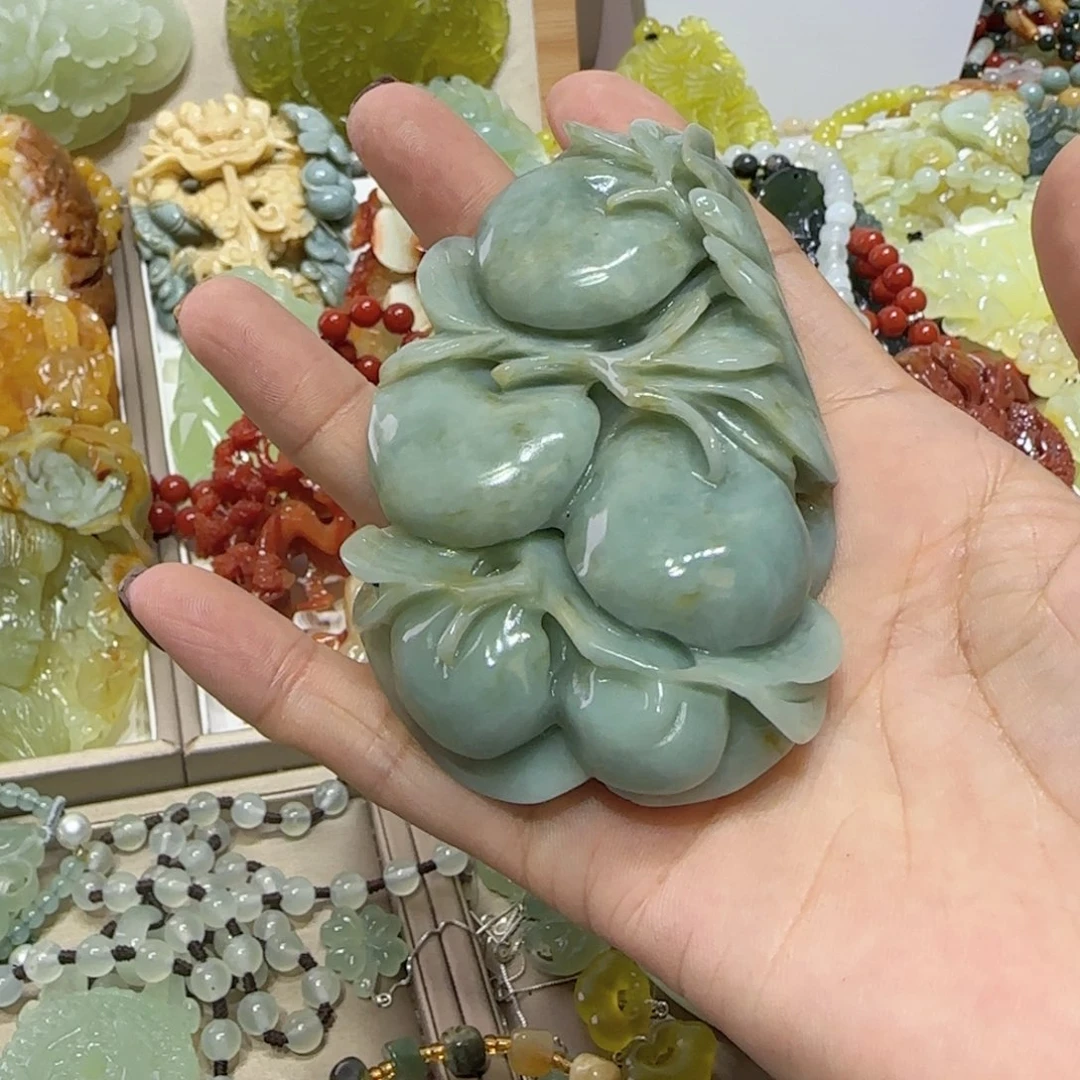 未镶嵌蛇纹石玉吊坠张*猪