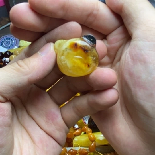 未镶嵌琥珀珠宝奇石