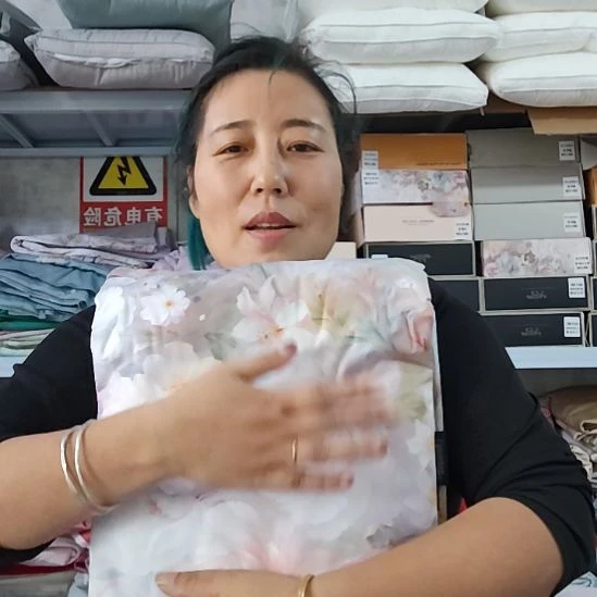棉花高端大床双人四件。