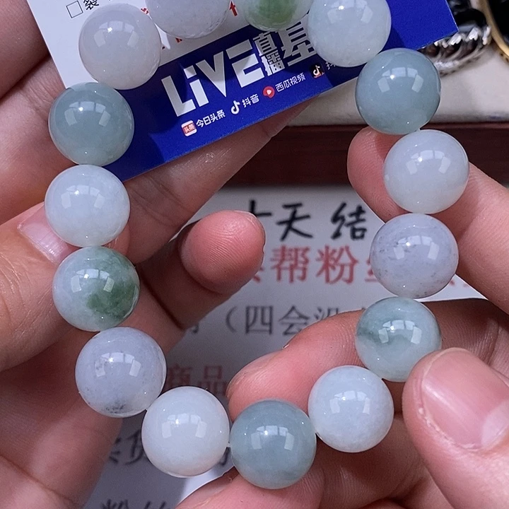 东***红翡翠未镶嵌颈饰翡翠