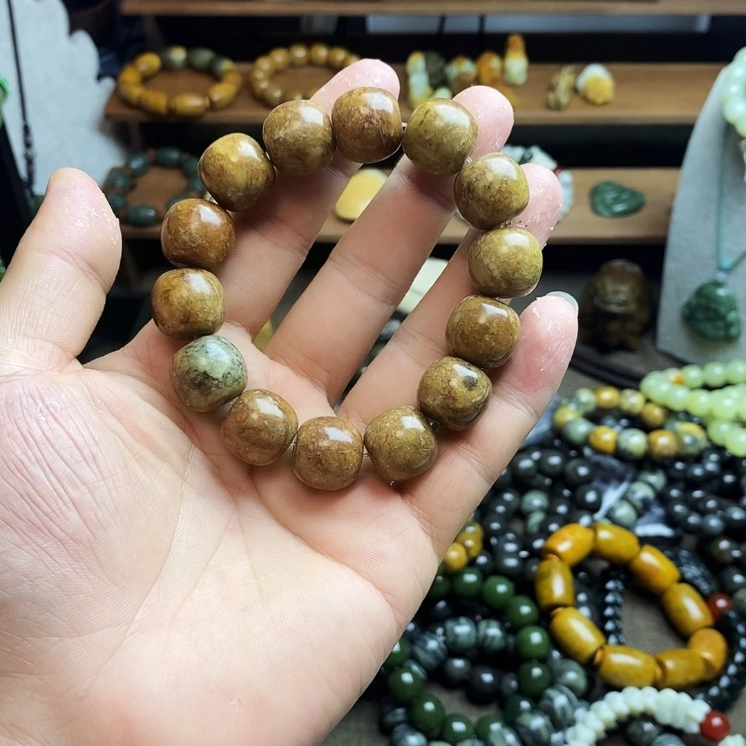 未镶嵌岫岩河磨玉（透闪石质玉）车挂多样性随机发一