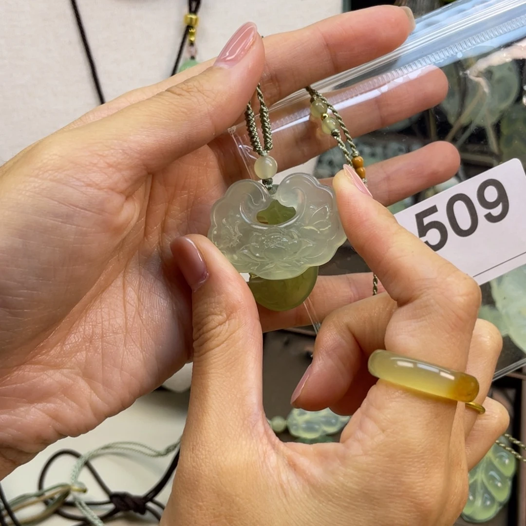 S****蛇纹石玉未镶嵌颈饰