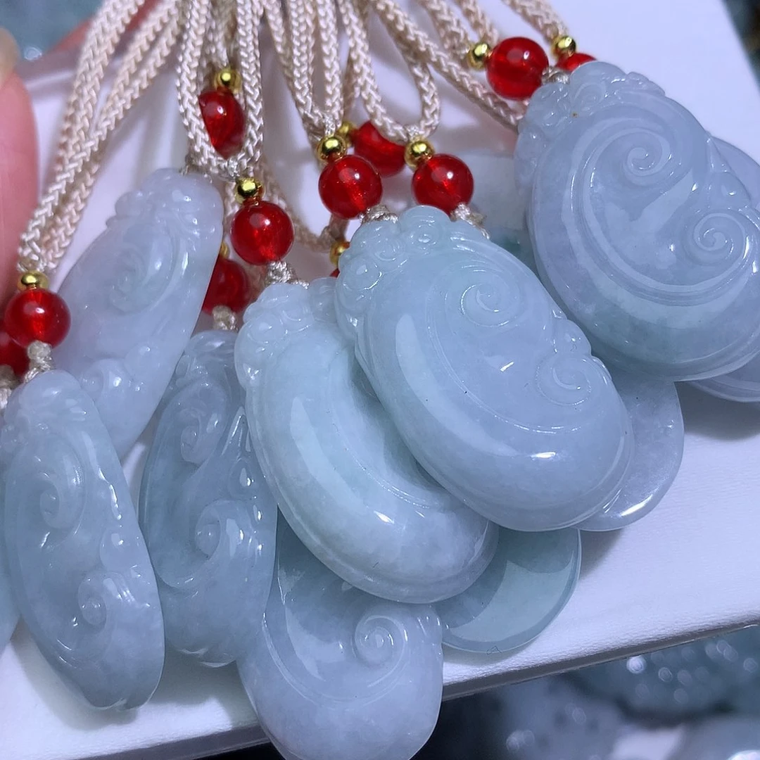 翡翠未镶嵌颈饰2952。