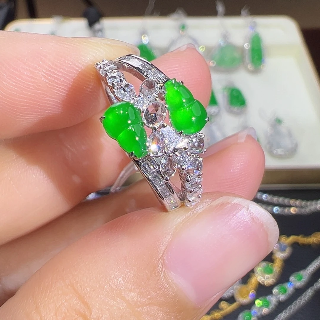 翡翠18K金镶嵌戒指