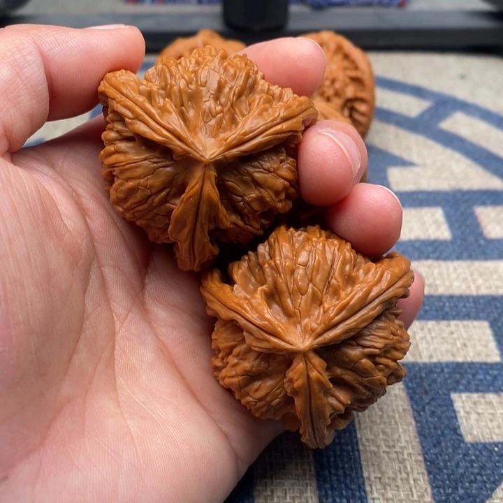 吊坠文玩核桃南*摊三棱