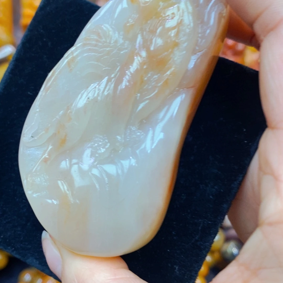 未镶嵌石英质玉（黄龙玉）颈饰