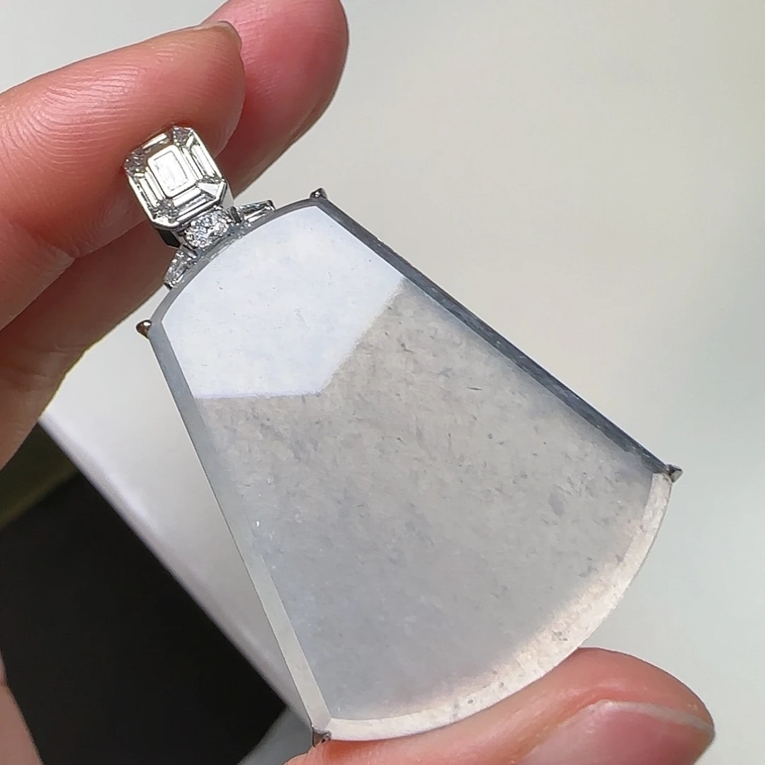 翡翠18K金镶嵌颈饰天然翡翠