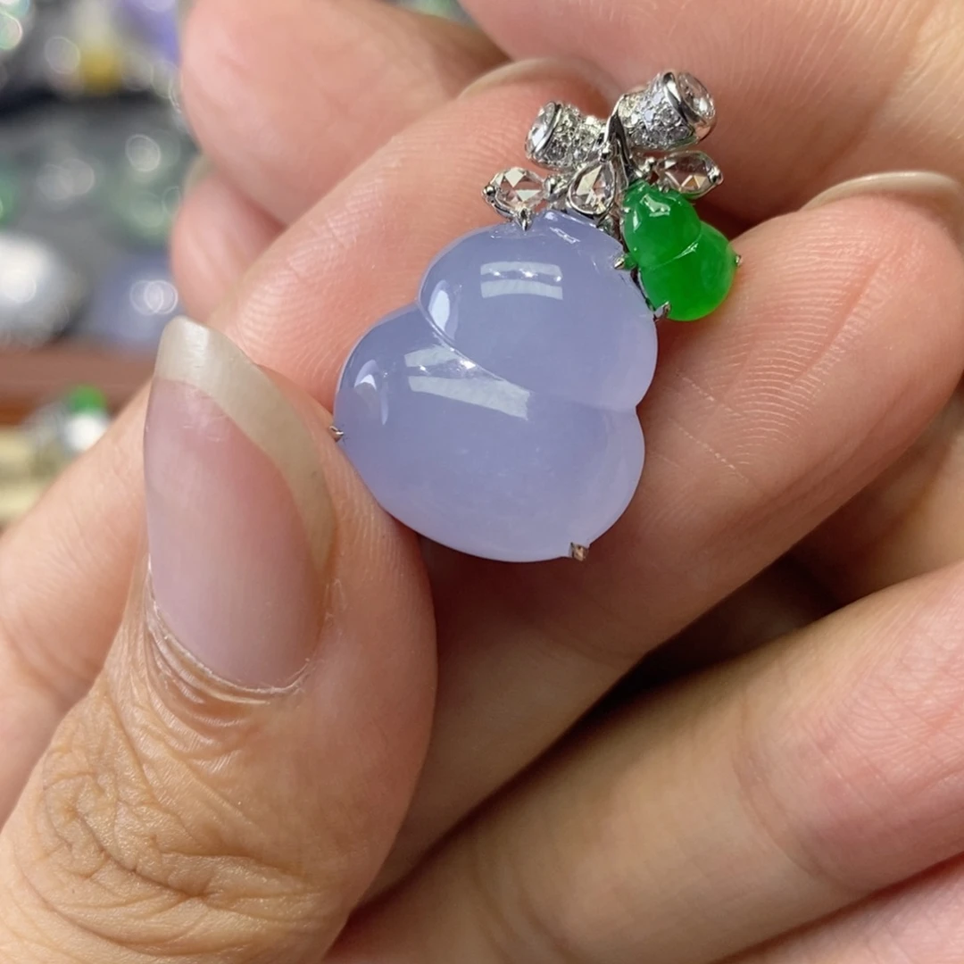 颈饰18K金镶嵌翡翠缅甸