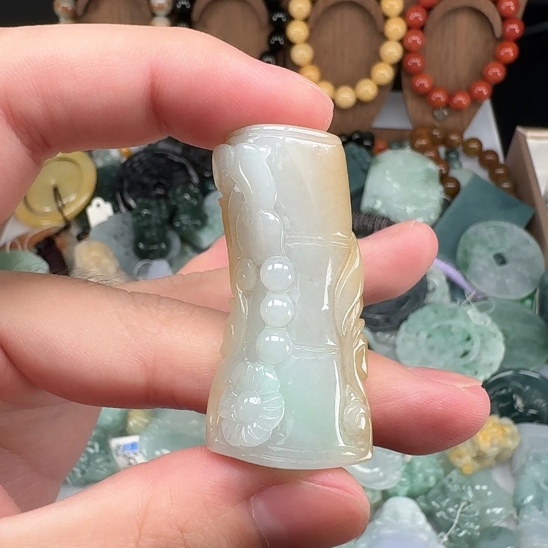 颈饰未镶嵌翡翠….33