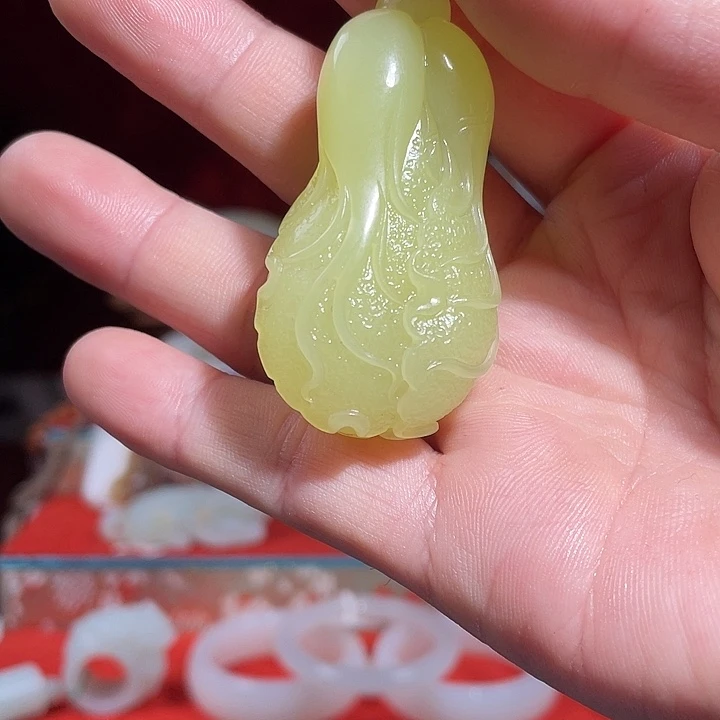 颈饰未镶嵌和田玉（糖玉）