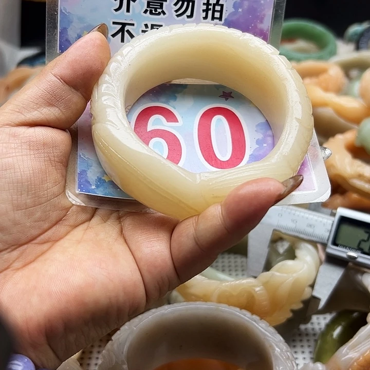 未镶嵌手镯石英岩玉