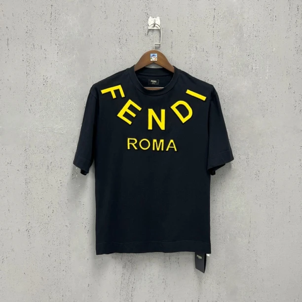 未使用 FENDI/芬迪 新款黑色刺绣logo短袖54码 Z00130