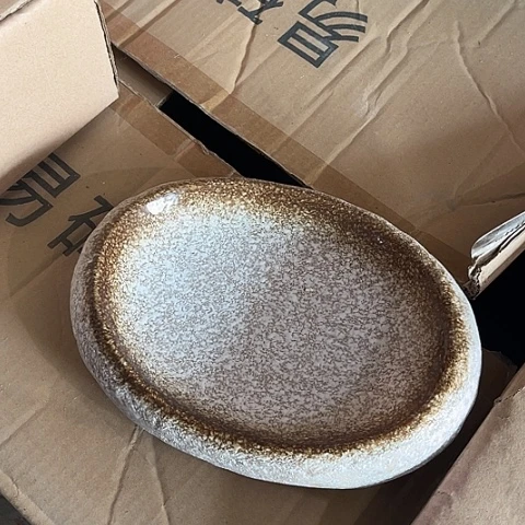 微瑕，不能明火，口径21，高4椭圆一个石头纹