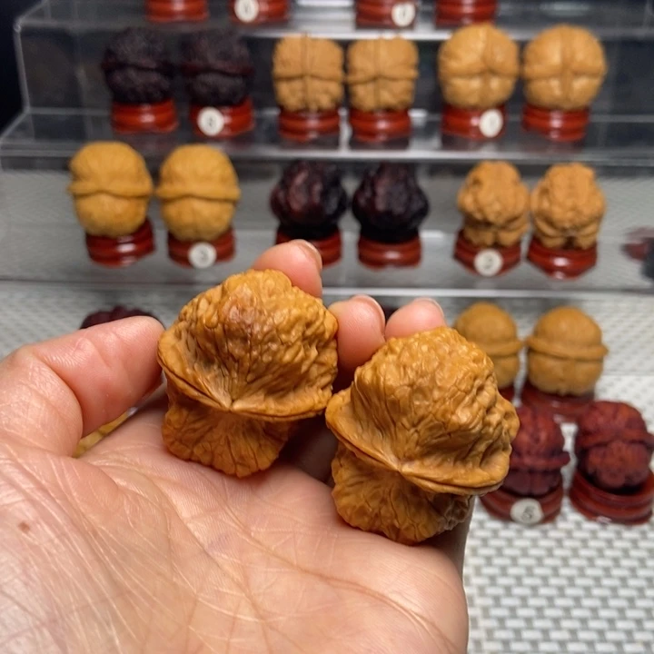 文玩核桃把件40至尊蟾王