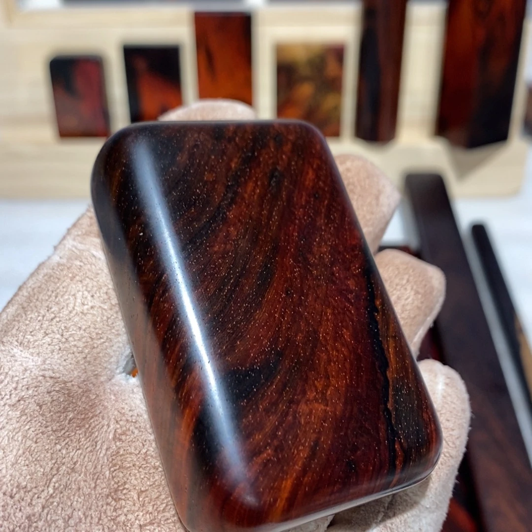 喜***欢交趾黄檀（大红酸枝）