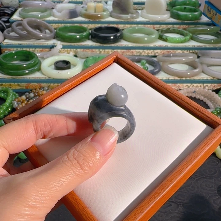 未镶嵌戒圈和田玉青花趴趴猫