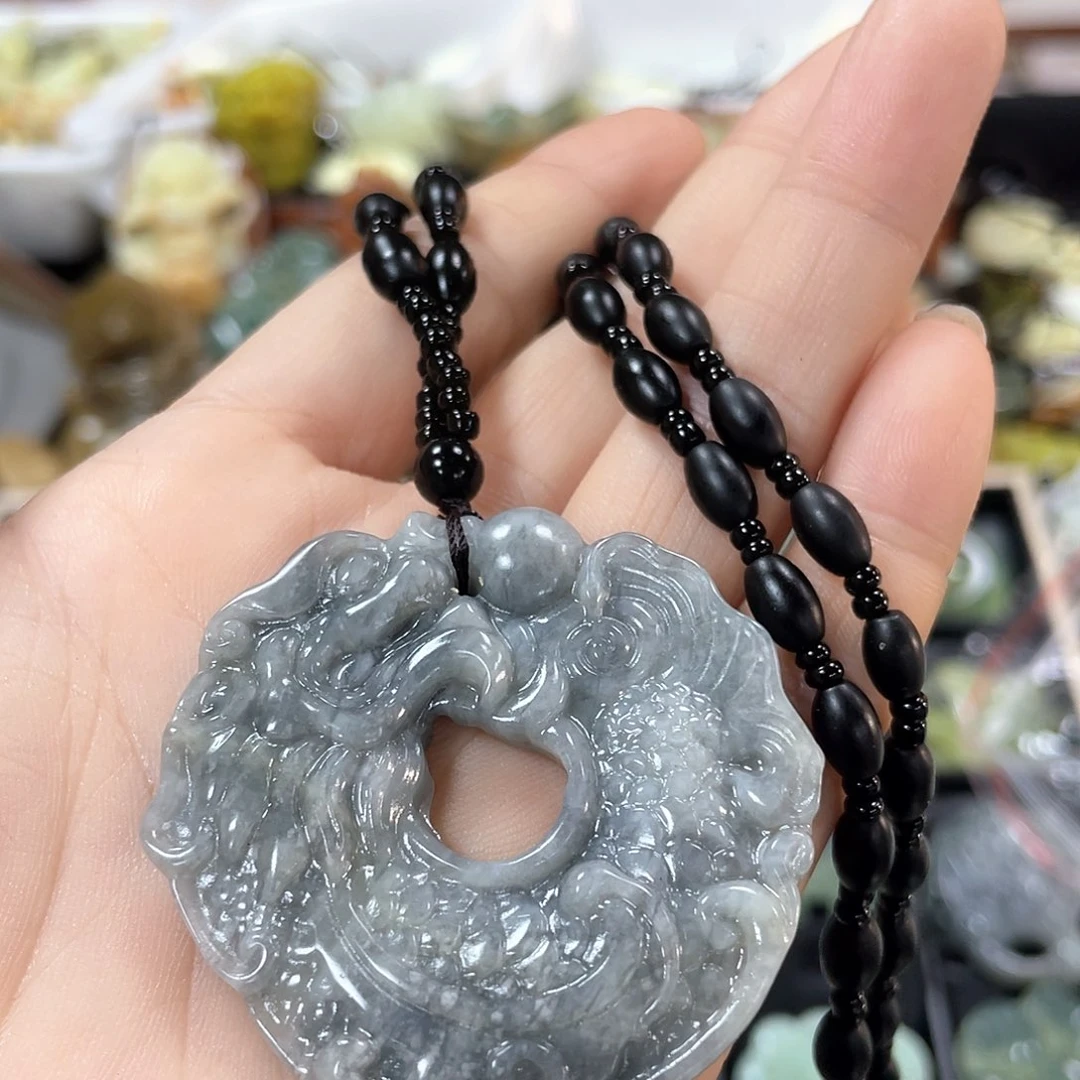 蛇纹石玉颈饰未镶嵌