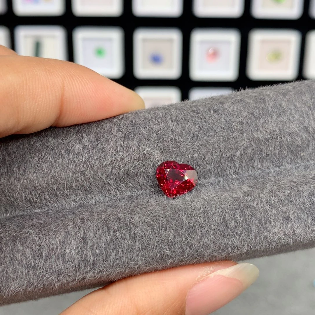 石榴石裸石未镶嵌2.6克拉镁铝