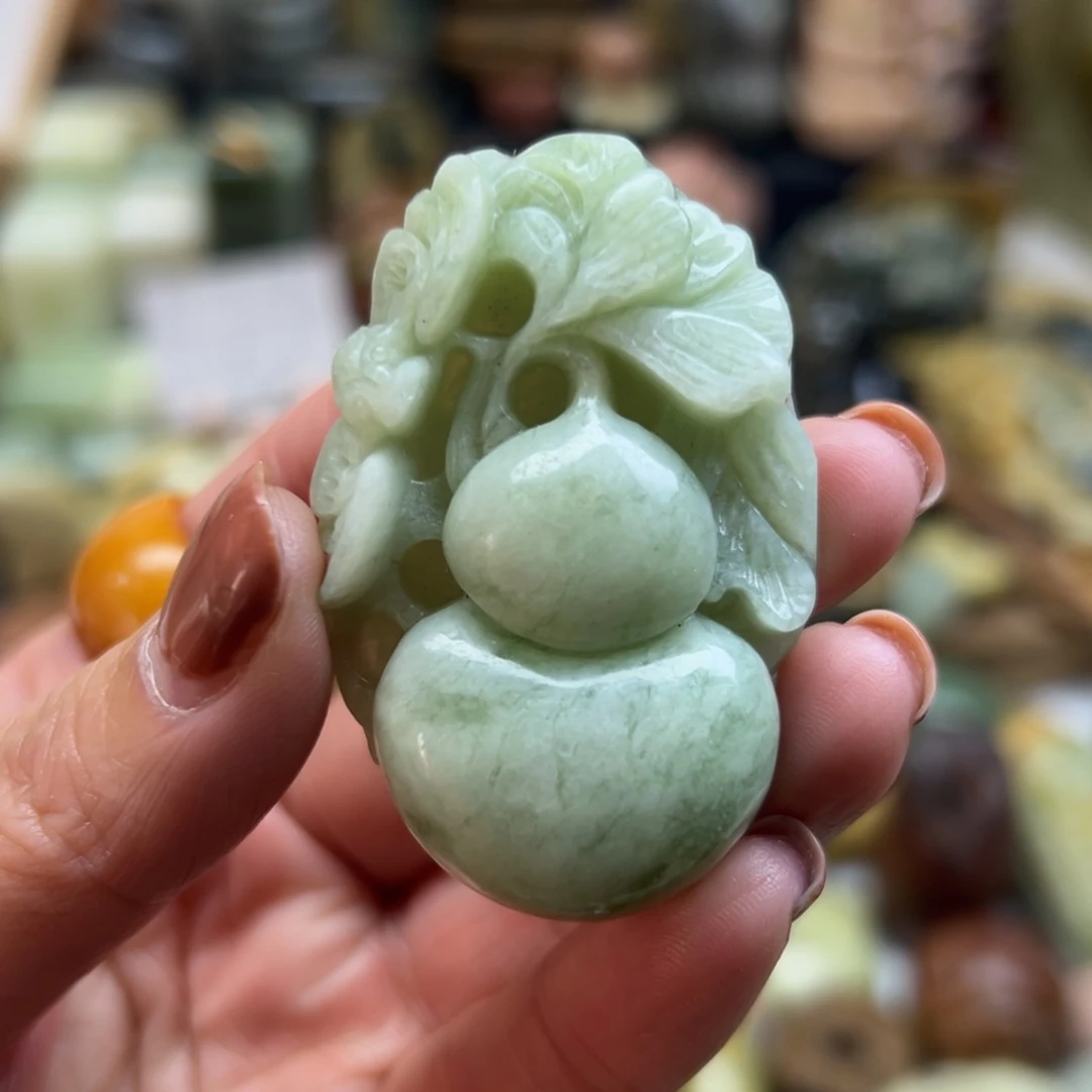 岫玉未镶嵌颈饰青提葫芦