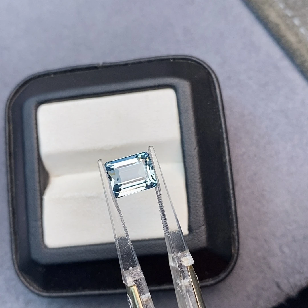 未镶嵌笔搁海蓝宝石2.98ct 圣玛利亚