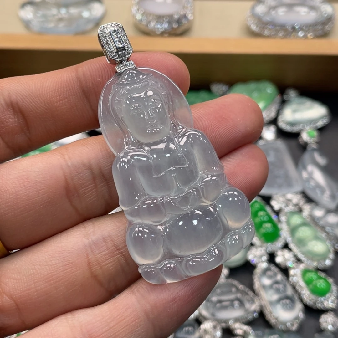 翡翠18K金镶嵌颈饰观音