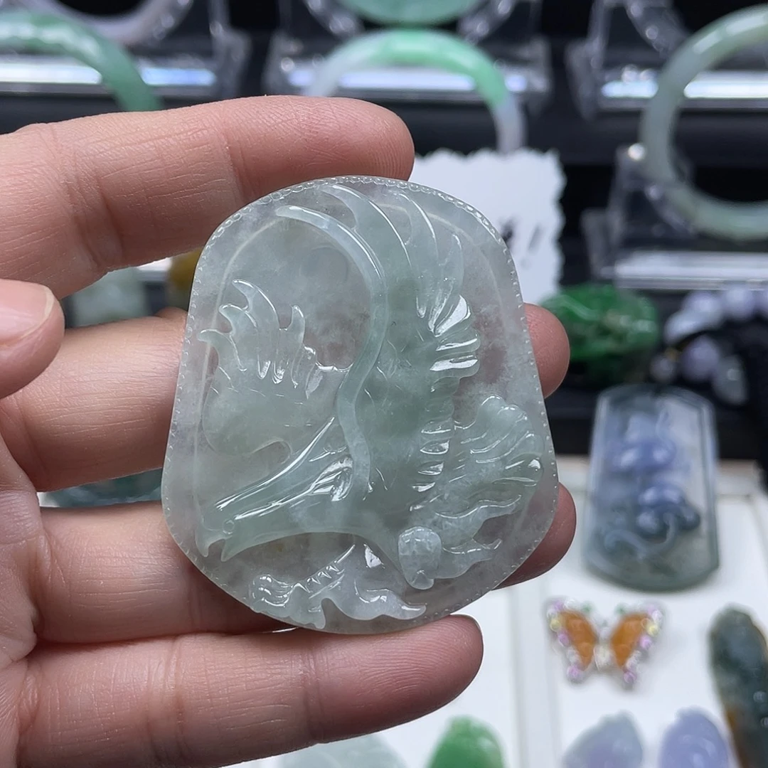 翡翠未镶嵌颈饰大展宏图